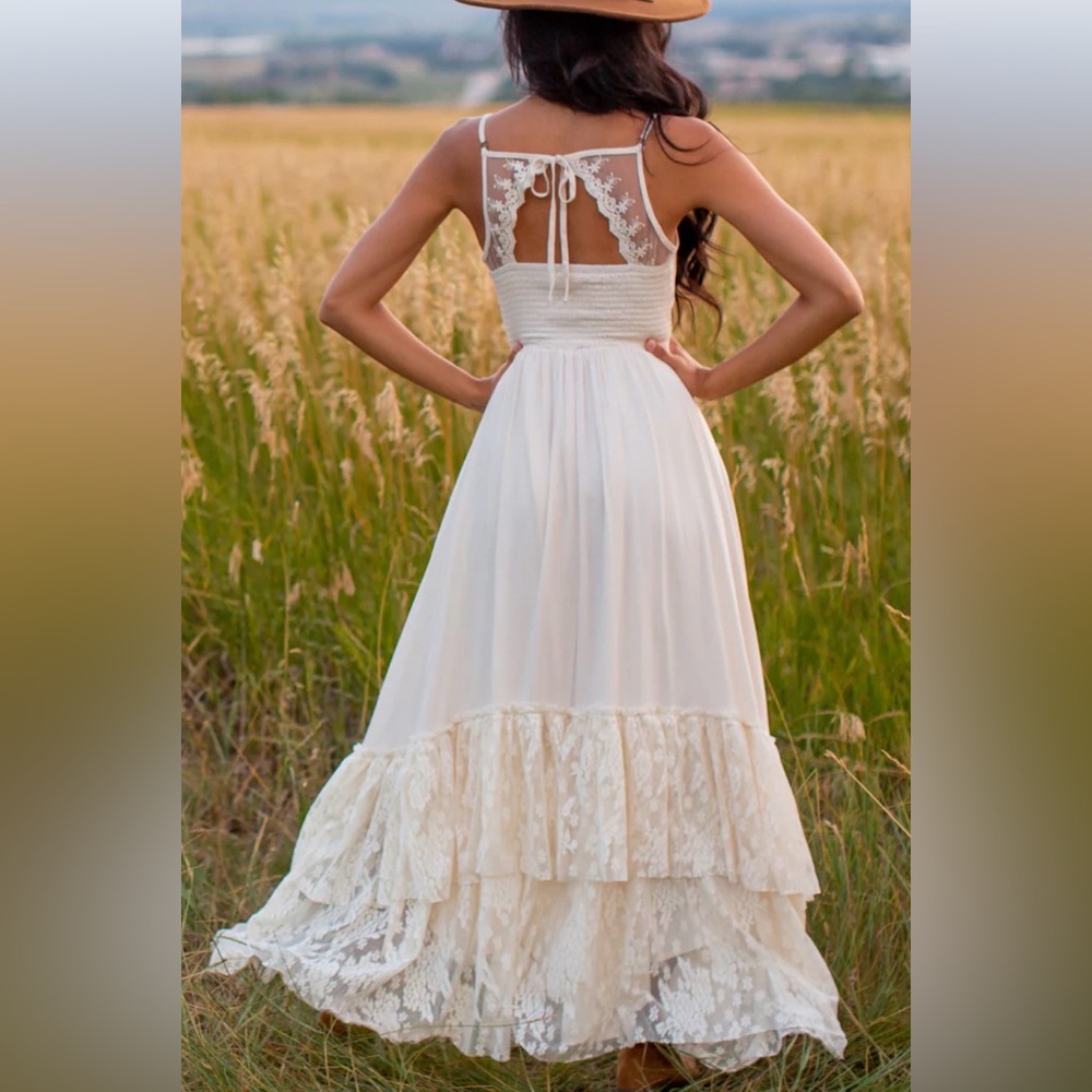 Elegant cream Lace Dress - Picture 6 of 8